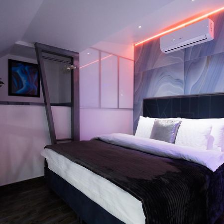 Langery Residence Central Apartments أوديسا الغرفة الصورة